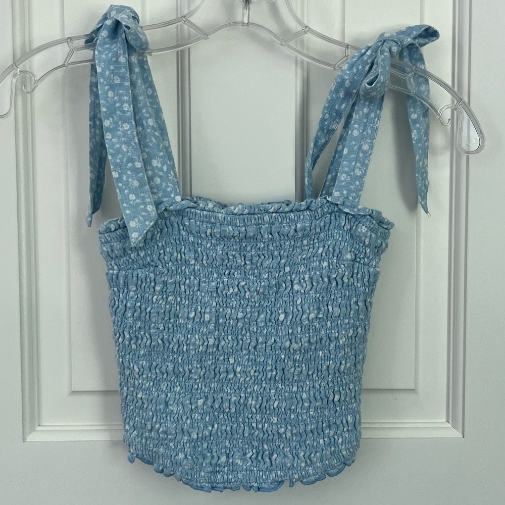 Abercrombie and Fitch Blue & White Flower Tie Strap Smocked Top Xs